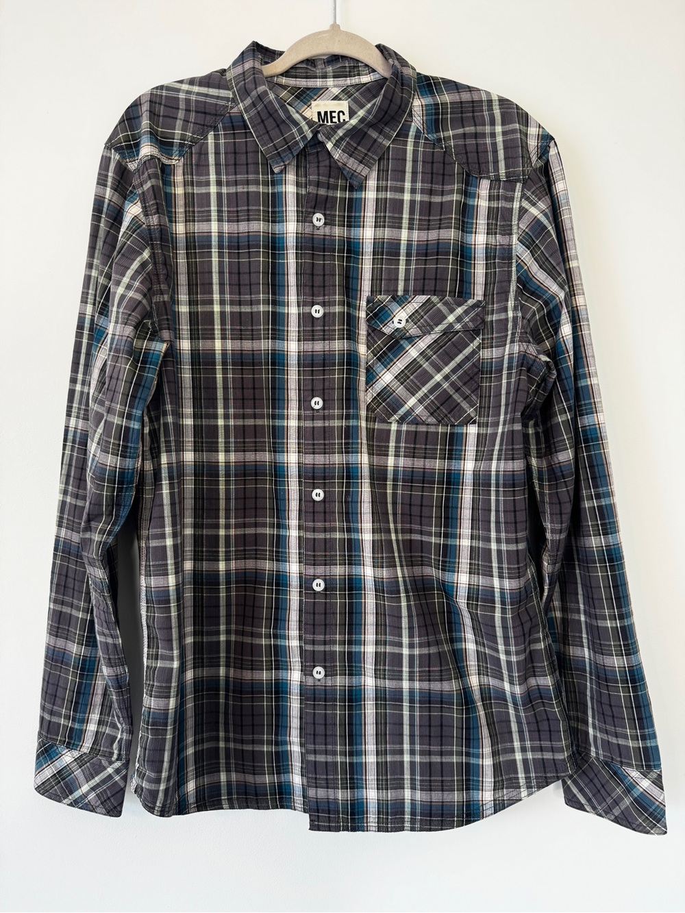 MEC Shirt Relaxed Fit Anywear Long Sleeve Button Down Plaid Sz L